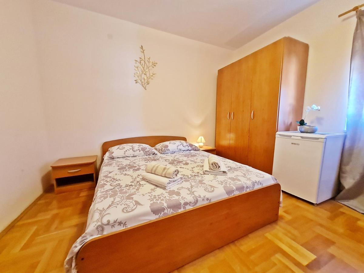Rooms And Apartments Porat Stobreč Extérieur photo